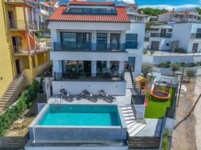 Vacay Villa Vista with heated pool